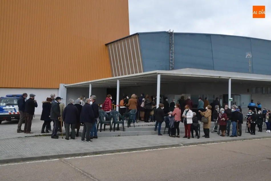Foto 9 - Enorme indignaci&oacute;n en la segunda jornada de vacunaci&oacute;n masiva en Ciudad Rodrigo  