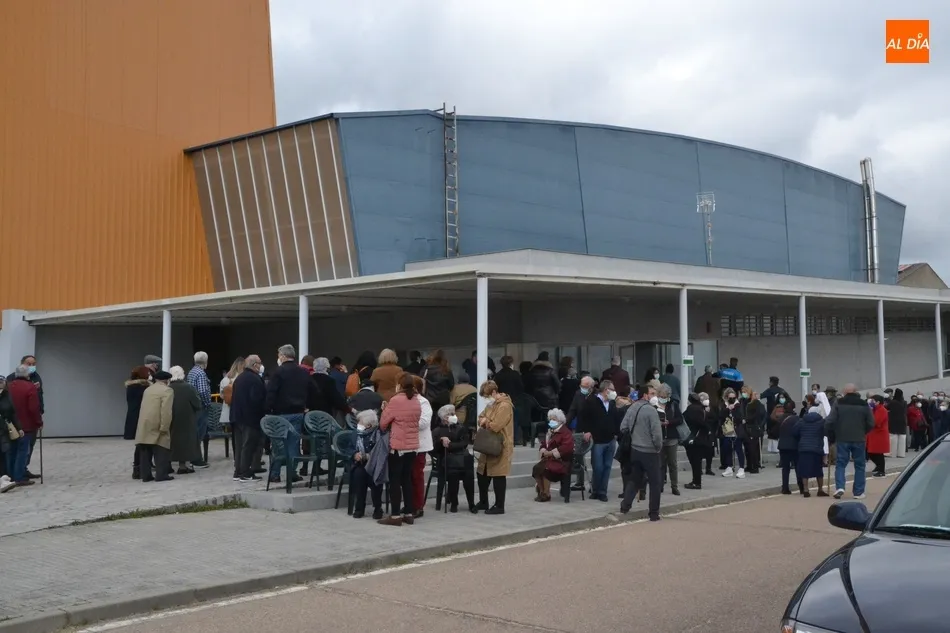 Foto 8 - Enorme indignaci&oacute;n en la segunda jornada de vacunaci&oacute;n masiva en Ciudad Rodrigo  