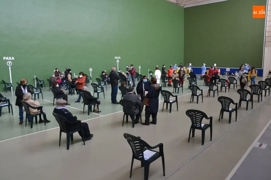 Foto 6 - Enorme indignaci&oacute;n en la segunda jornada de vacunaci&oacute;n masiva en Ciudad Rodrigo  