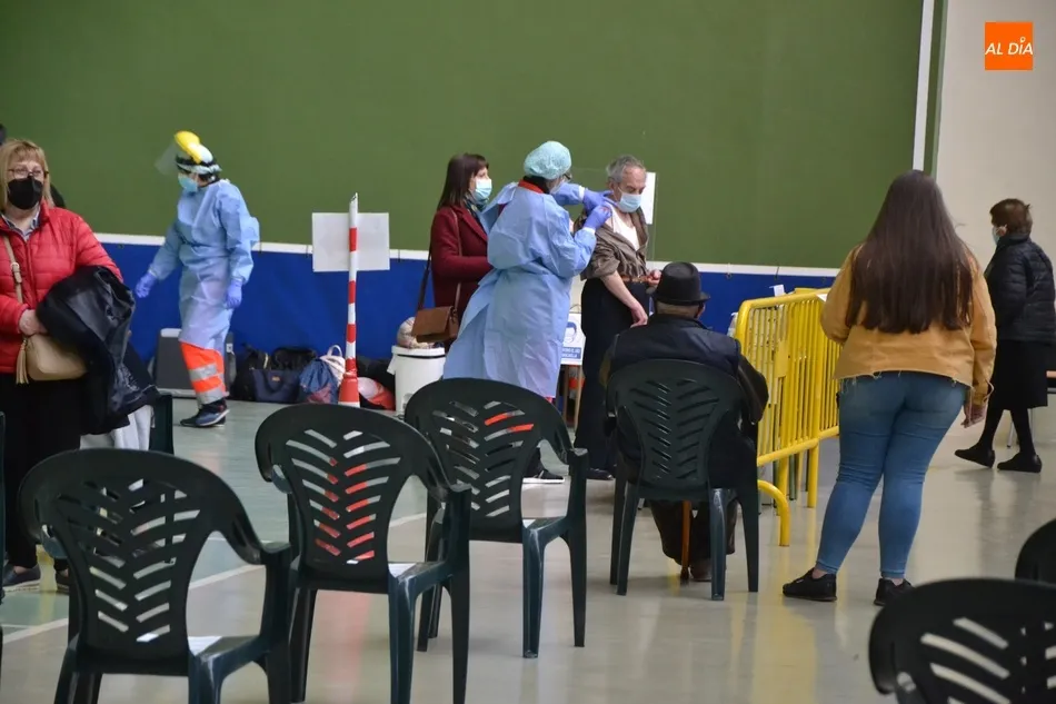 Foto 5 - Enorme indignaci&oacute;n en la segunda jornada de vacunaci&oacute;n masiva en Ciudad Rodrigo  