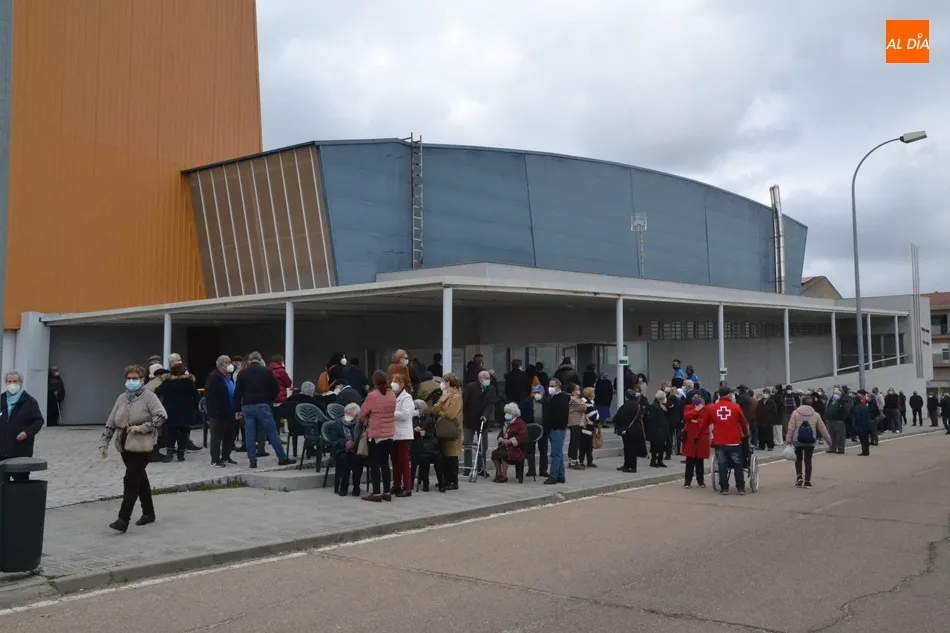 Foto 2 - Enorme indignaci&oacute;n en la segunda jornada de vacunaci&oacute;n masiva en Ciudad Rodrigo  