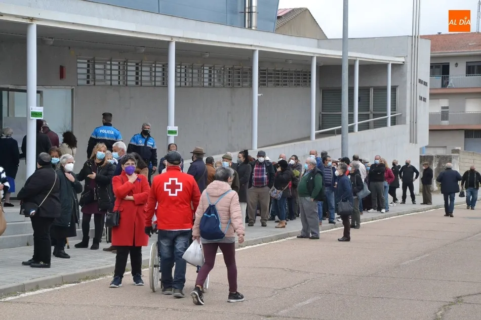 Foto 3 - Enorme indignaci&oacute;n en la segunda jornada de vacunaci&oacute;n masiva en Ciudad Rodrigo  