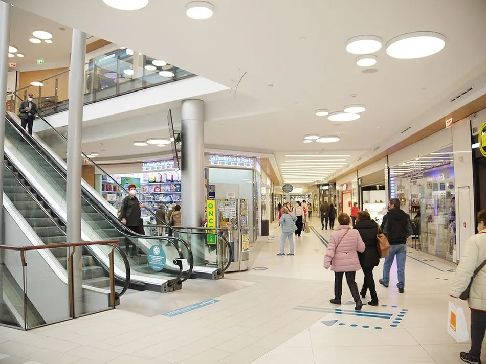 Foto 9 - El Centro Comercial El Tormes abre al completo&nbsp;&nbsp;    &nbsp;  