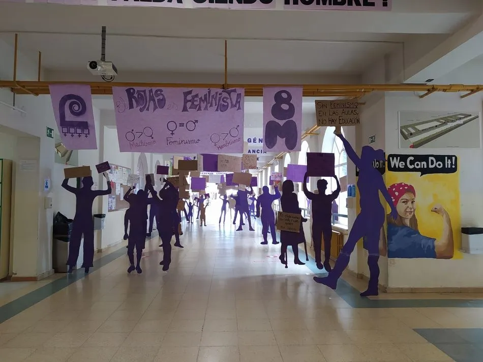 Foto 5 - Los alumnos del IES Fernando de Rojas se suman al D&iacute;a Internacional de la Mujer