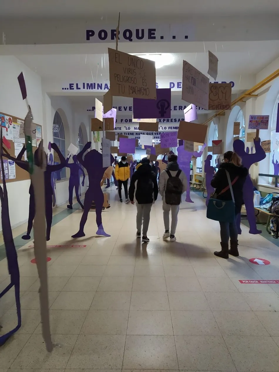 Foto 3 - Los alumnos del IES Fernando de Rojas se suman al D&iacute;a Internacional de la Mujer