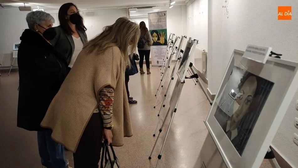 Foto 3 - Guijuelo inicia los actos del D&iacute;a de la Mujer con una exposici&oacute;n