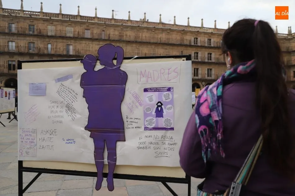 Foto 9 - Una exposici&oacute;n con 12 siluetas en la Plaza Mayor muestra &ldquo;las mujeres invisibilizadas&rdquo; en la...