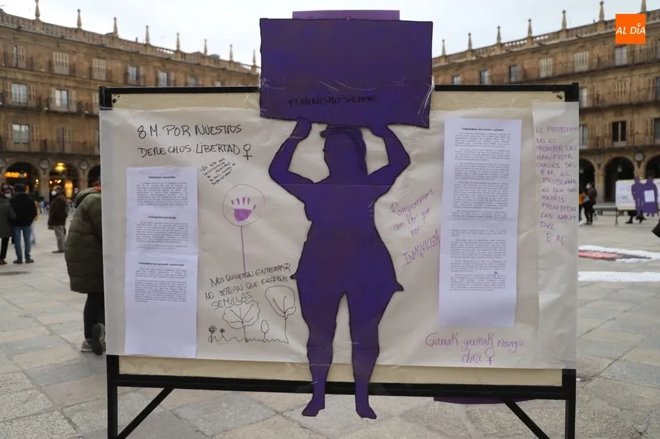 Foto 6 - Una exposici&oacute;n con 12 siluetas en la Plaza Mayor muestra &ldquo;las mujeres invisibilizadas&rdquo; en la...