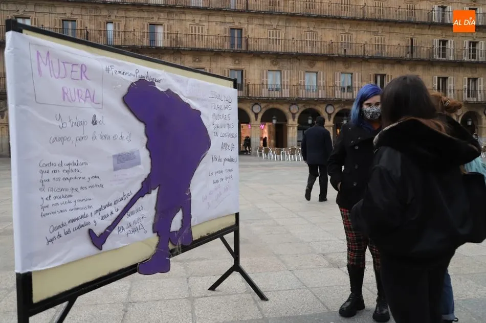 Foto 3 - Una exposici&oacute;n con 12 siluetas en la Plaza Mayor muestra &ldquo;las mujeres invisibilizadas&rdquo; en la...