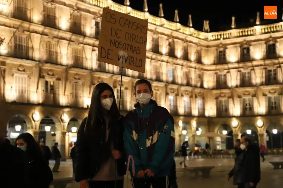 Foto 9 - 8M en Salamanca, tambi&eacute;n en la calle con mascarilla y medidas anti-Covid19
