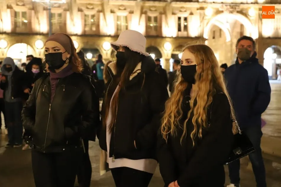 Foto 6 - 8M en Salamanca, tambi&eacute;n en la calle con mascarilla y medidas anti-Covid19