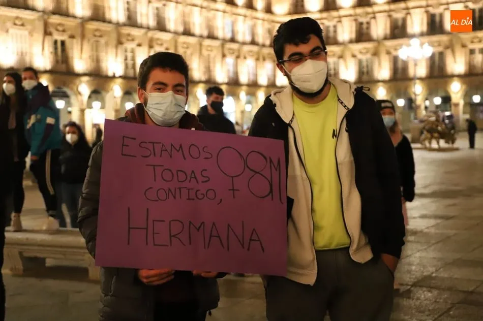 Foto 11 - 8M en Salamanca, tambi&eacute;n en la calle con mascarilla y medidas anti-Covid19