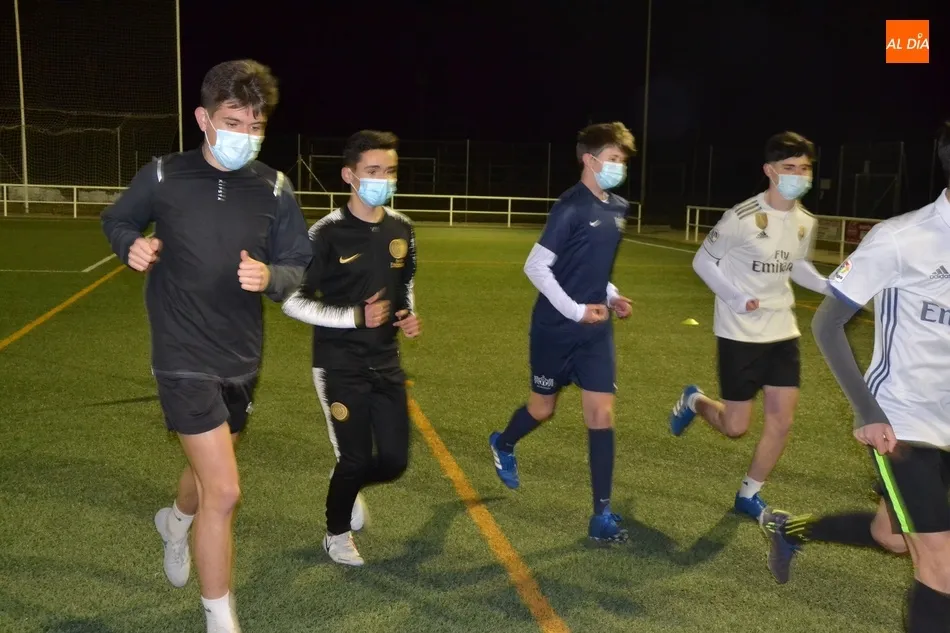 Foto 3 - La cantera del Ciudad Rodrigo CF regresa al terreno de juego un a&ntilde;o despu&eacute;s  