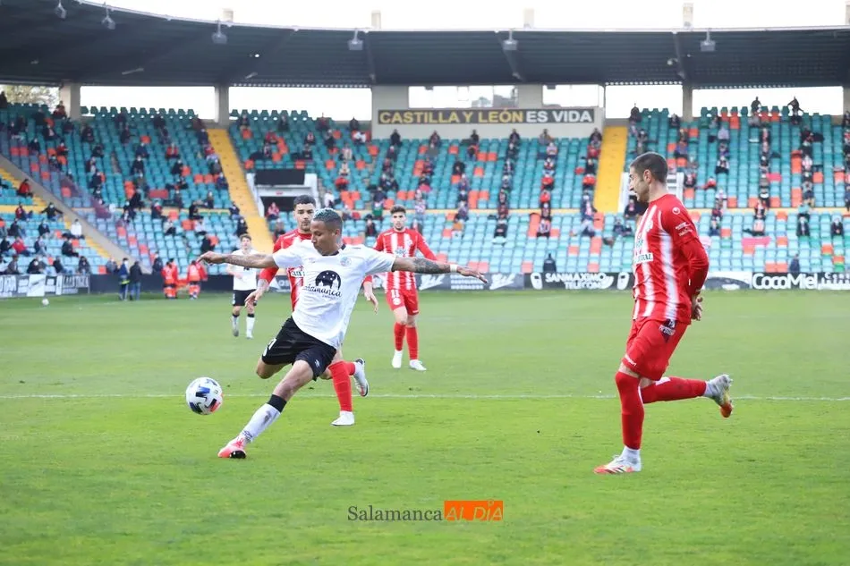 El Puma chuta a puerta frente al Zamora