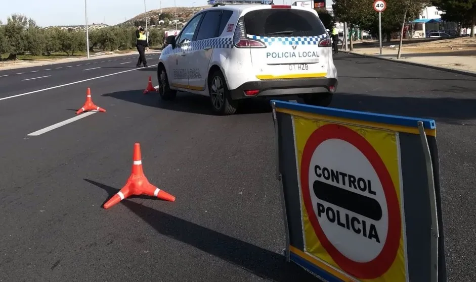 Foto de archivo de una campaña anterior de control del cinturón de seguridad de la Polícia Local