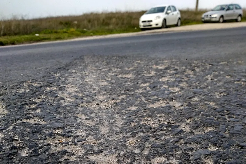 Imagen de la situación del asfaltado en los accesos a la N-501 en la zona de la Plaza de Toros. Foto PeC