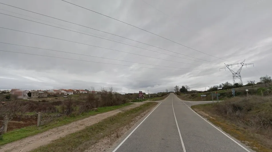 El Ayuntamiento de Pereña entiende que el cielo de su término municipal está suficientemente surcado con tres líneas de alta tensión que los atraviesan / GOOGLE MAPS