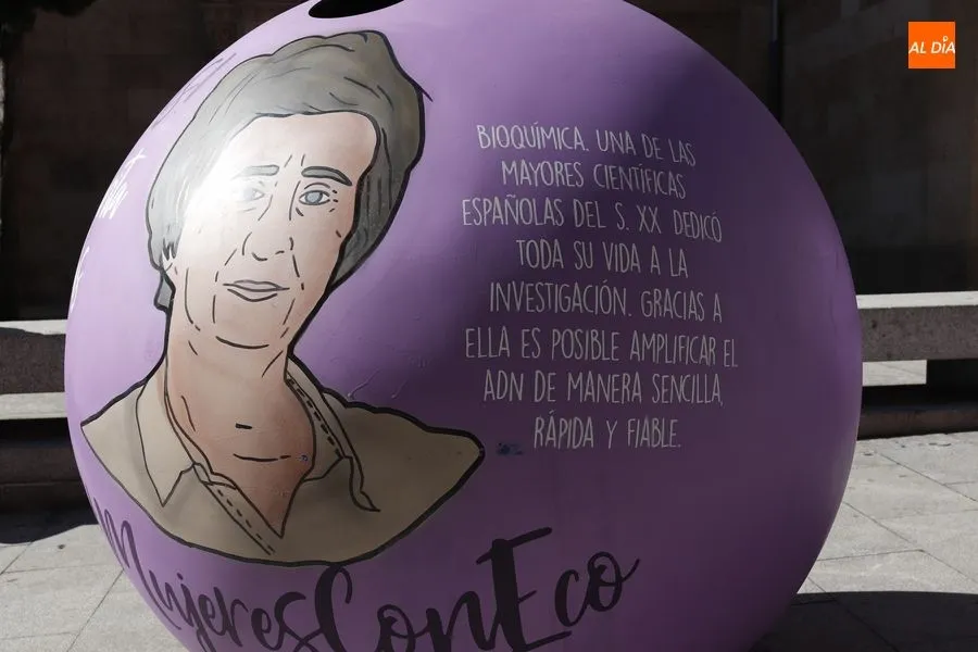 Foto 10 - Salamanca estrena cuatro contenedores decorados con la imagen de personalidades hist&oacute;ricas...
