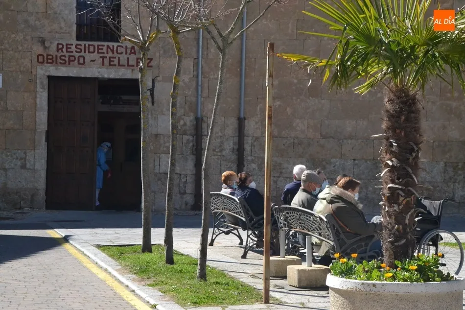 Foto 3 - Los residentes de Obispo T&eacute;llez vuelven a salir a la calle tras conseguir la inmunidad  