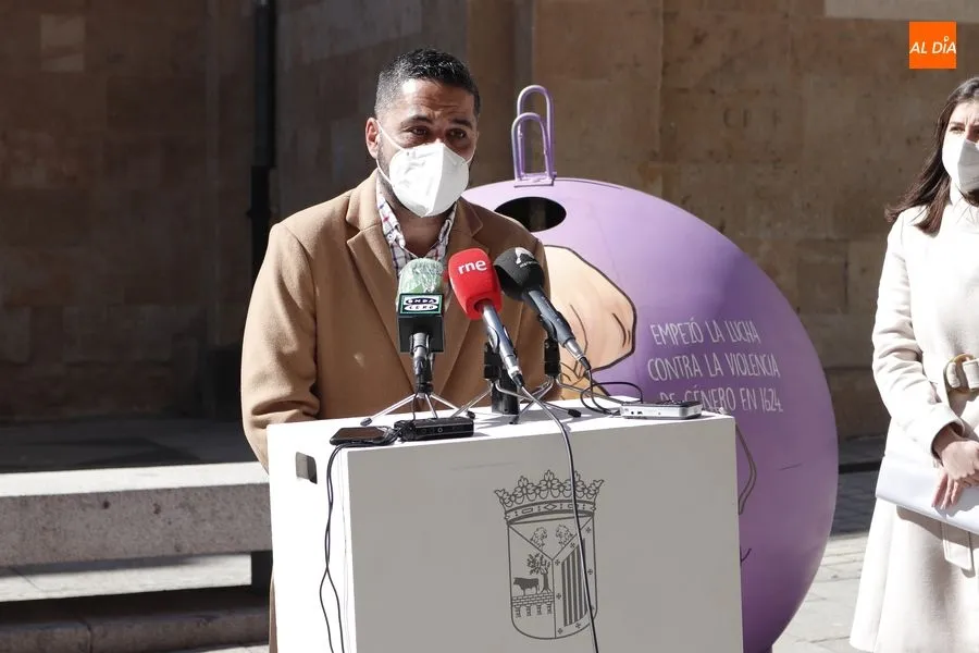 Foto 3 - Salamanca estrena cuatro contenedores decorados con la imagen de personalidades hist&oacute;ricas...