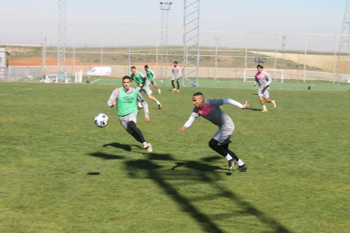 Foto 5 - Juancho deja buenas sensaciones en el primer entrenamiento del Salamanca para el derbi con...
