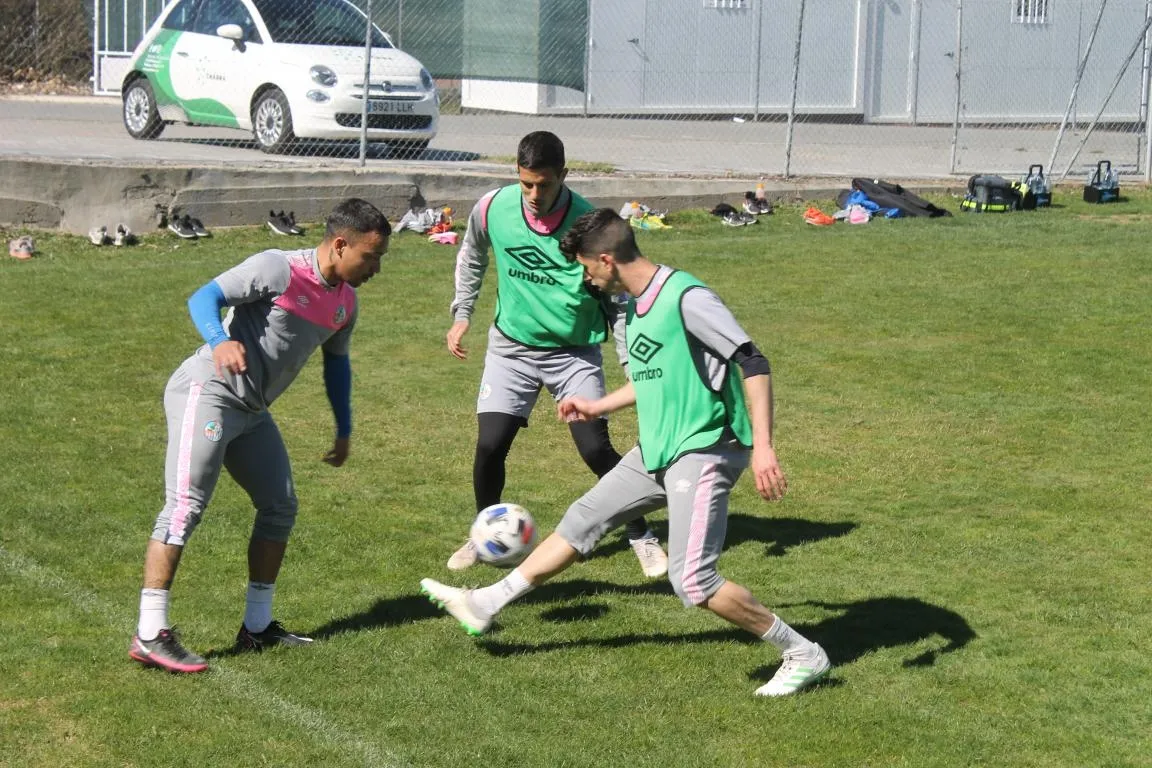 Foto 4 - Juancho deja buenas sensaciones en el primer entrenamiento del Salamanca para el derbi con...