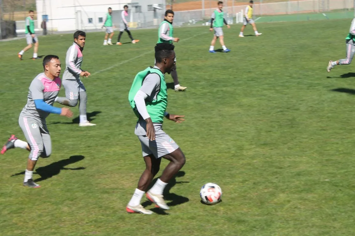 Foto 2 - Juancho deja buenas sensaciones en el primer entrenamiento del Salamanca para el derbi con...