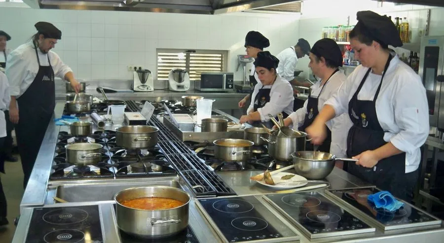 Foto de archivo de un curso anterior en la Escuela de Hostelería de Salamanca