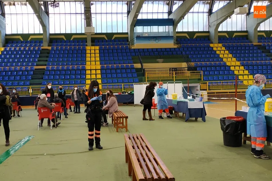 Foto 9 - Hoy ha sido el turno de vacunaci&oacute;n para mayores de 85 a&ntilde;os y Polic&iacute;a Local y Nacional