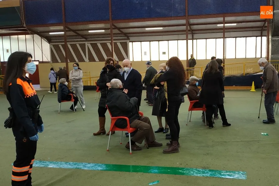 Foto 8 - Hoy ha sido el turno de vacunaci&oacute;n para mayores de 85 a&ntilde;os y Polic&iacute;a Local y Nacional