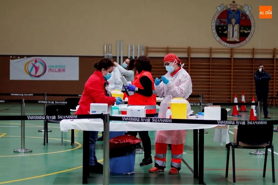Foto 10 - Vacunaci&oacute;n masiva en el pabell&oacute;n Unamuno para inmunizar a 2.000 estudiantes de titulaciones...