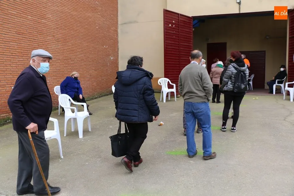 Foto 11 - Otros 150 mayores de la Zona B&aacute;sica de Salud reciben la vacuna anticovid en Vitigudino  