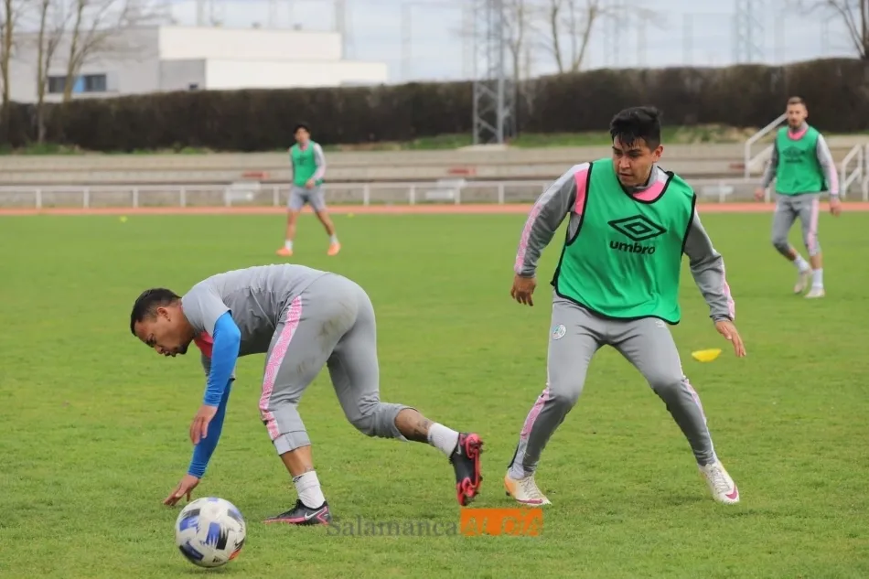 Foto 11 - El Salamanca UDS se pone a preparar el derbi muy en serio con una trabajada sesi&oacute;n en Las Pistas