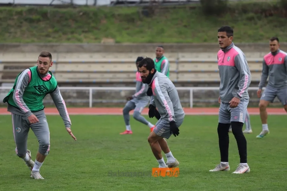 Foto 10 - El Salamanca UDS se pone a preparar el derbi muy en serio con una trabajada sesi&oacute;n en Las Pistas