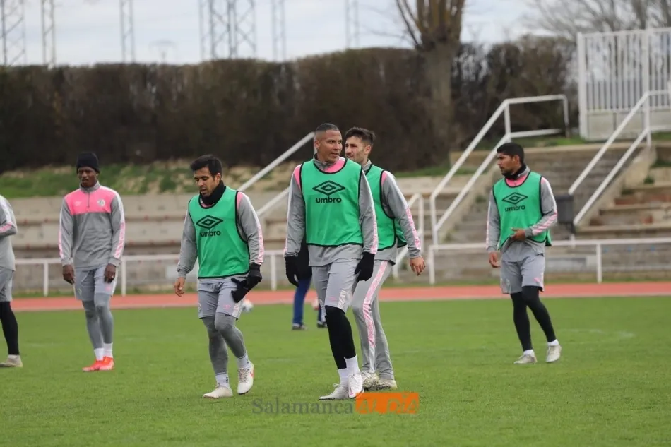 Foto 5 - El Salamanca UDS se pone a preparar el derbi muy en serio con una trabajada sesi&oacute;n en Las Pistas