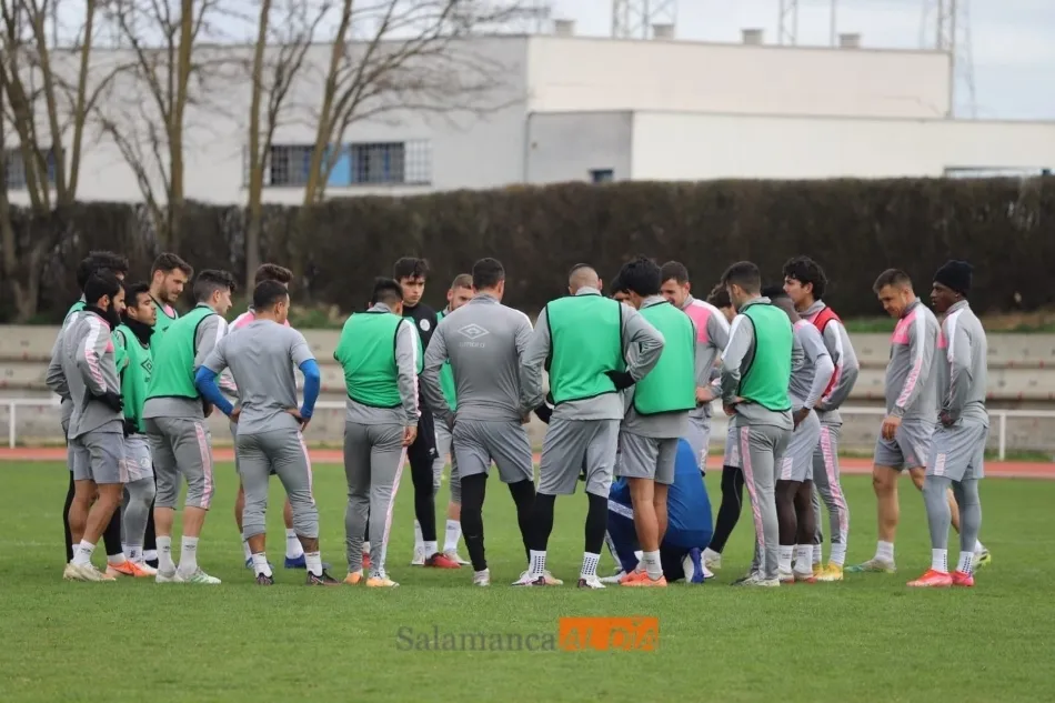 Foto 3 - El Salamanca UDS se pone a preparar el derbi muy en serio con una trabajada sesi&oacute;n en Las Pistas