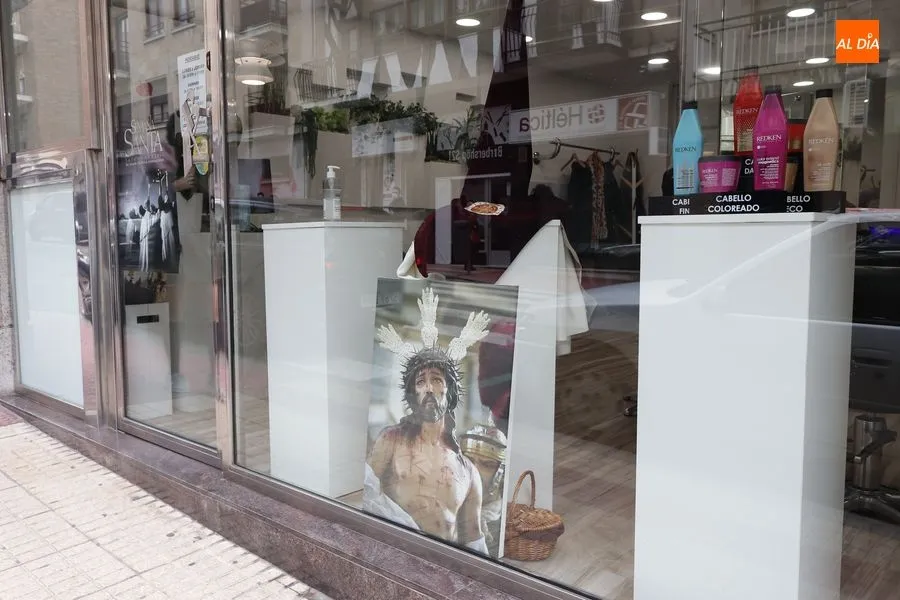 Foto 5 - El comercio y la hosteler&iacute;a del barrio del Oeste promociona la Semana Santa en el barrio del Oeste