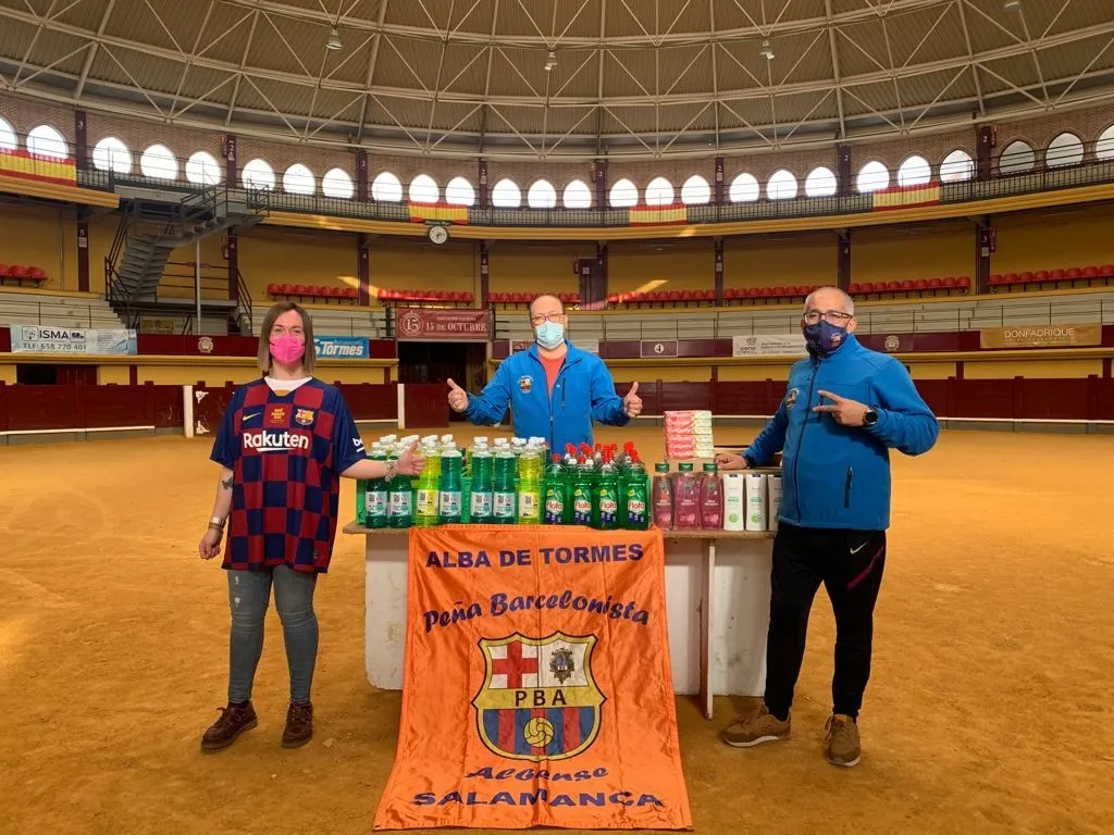 Donación realizada por la Peña Barcelonista Albense