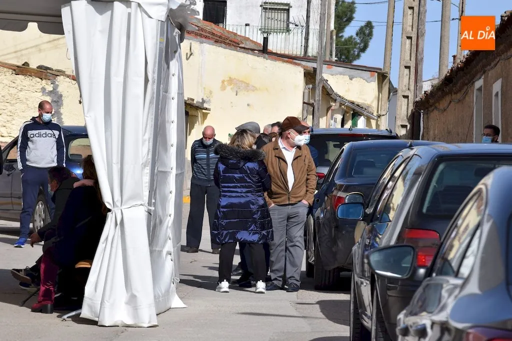 Foto 3 - Cerca de doscientas personas mayores de noventa a&ntilde;os son vacunadas contra el coronavirus en Alba...
