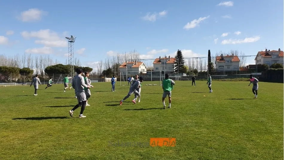 Foto 5 - Jorge Mora se luce en el pen&uacute;ltimo entrenamiento del Salamanca UDS antes del derbi con una...