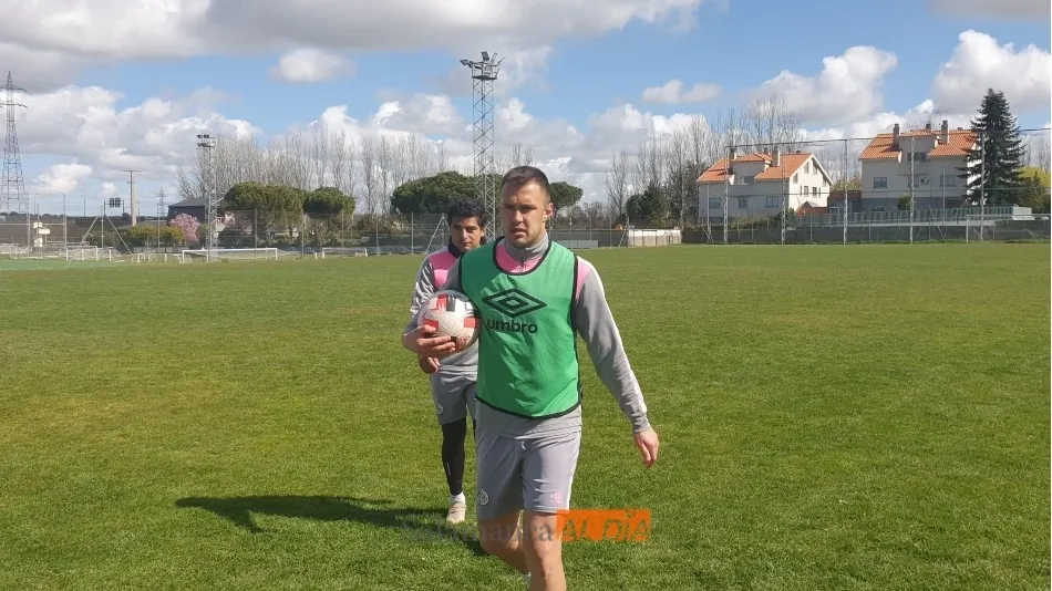 Foto 4 - Jorge Mora se luce en el pen&uacute;ltimo entrenamiento del Salamanca UDS antes del derbi con una...