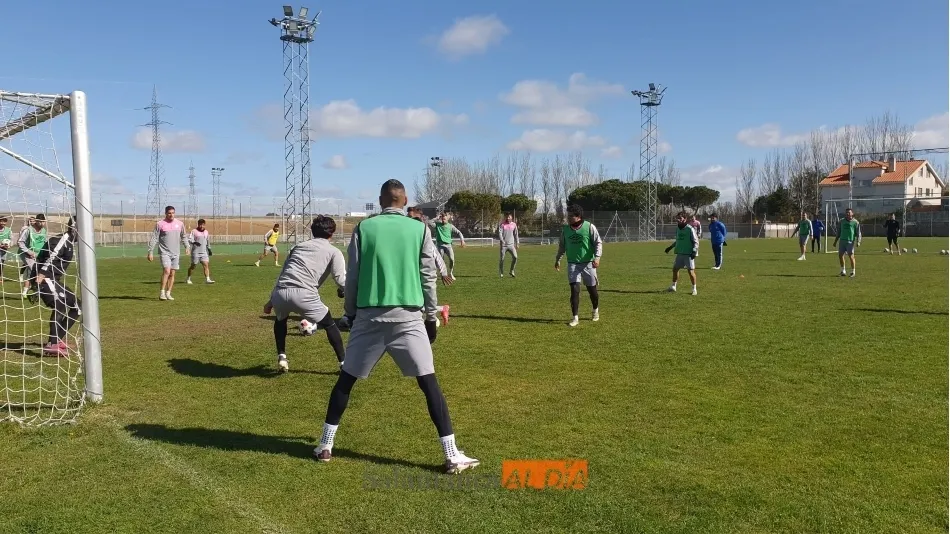 Foto 2 - Jorge Mora se luce en el pen&uacute;ltimo entrenamiento del Salamanca UDS antes del derbi con una...