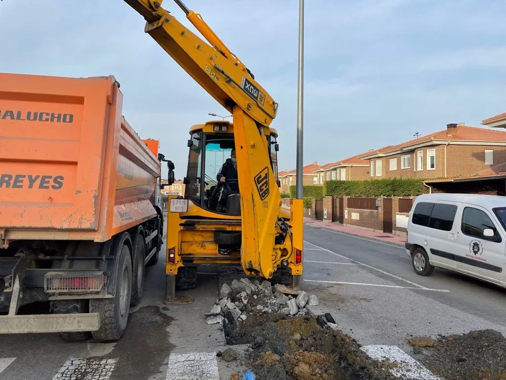 Foto 4 - Iniciada&nbsp;la renovaci&oacute;n de las conducciones en la urbanizaci&oacute;n Balcones de Alba&nbsp;  