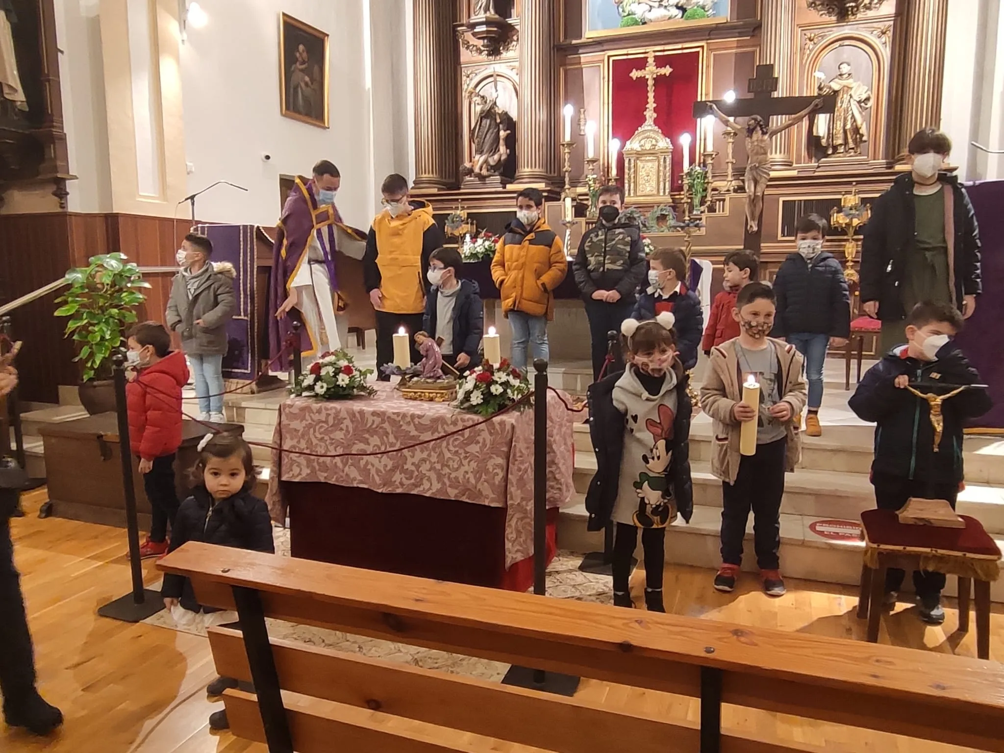 Foto 4 - Los m&aacute;s peque&ntilde;os de Alba de Tormes celebran un viacrucis especial