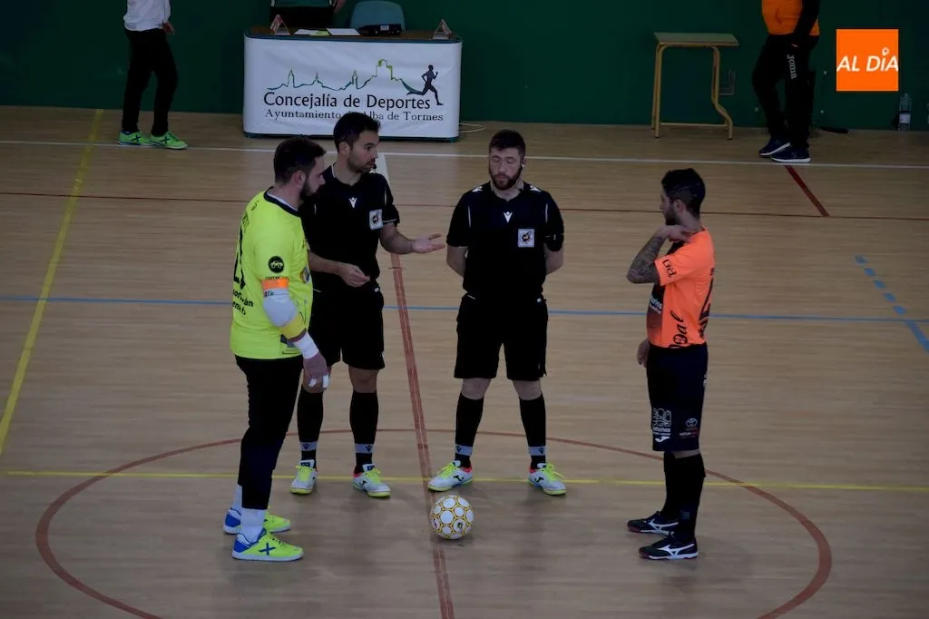 Foto 2 - El Piensos Dur&aacute;n Albense golea al Boal FS en la vuelta de su afici&oacute;n (6-1)