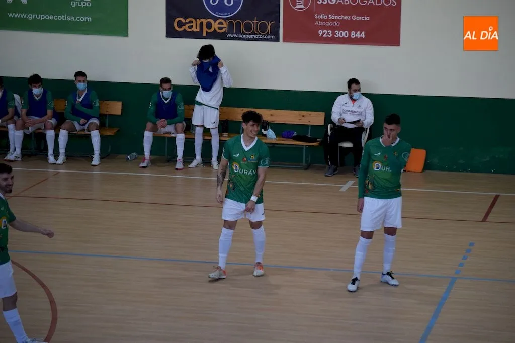 Raúl y Jorge saltan al terreno de juego / Pedro Zaballos