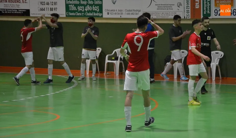 Foto 10 - &Eacute;pica victoria del III Juvenil ante el 5 Coru&ntilde;a FS para abrir la 2&ordf; fase liguera  