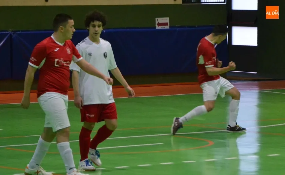 Foto 11 - &Eacute;pica victoria del III Juvenil ante el 5 Coru&ntilde;a FS para abrir la 2&ordf; fase liguera  