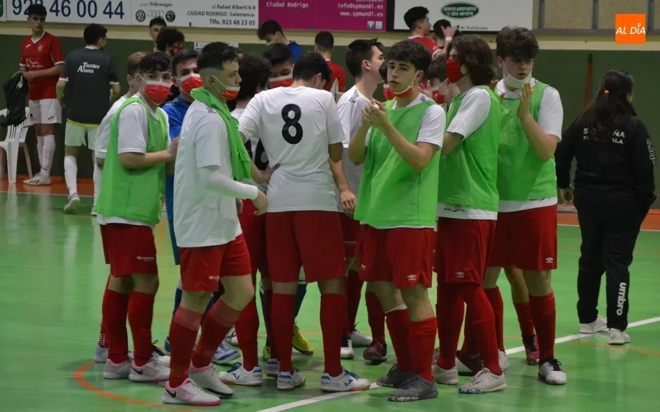 Foto 6 - &Eacute;pica victoria del III Juvenil ante el 5 Coru&ntilde;a FS para abrir la 2&ordf; fase liguera  