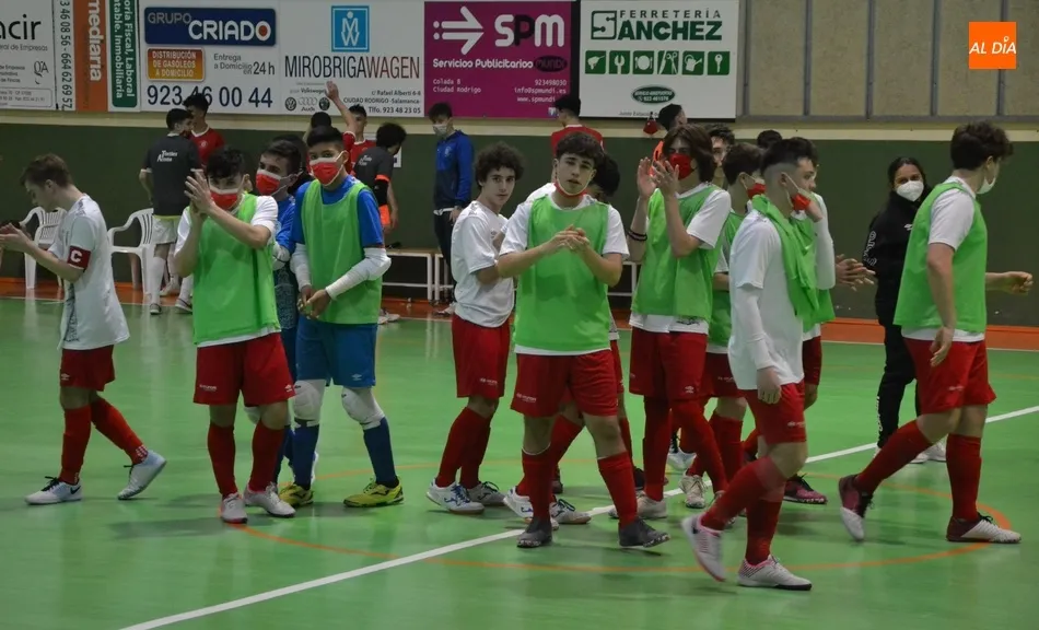 Foto 5 - &Eacute;pica victoria del III Juvenil ante el 5 Coru&ntilde;a FS para abrir la 2&ordf; fase liguera  
